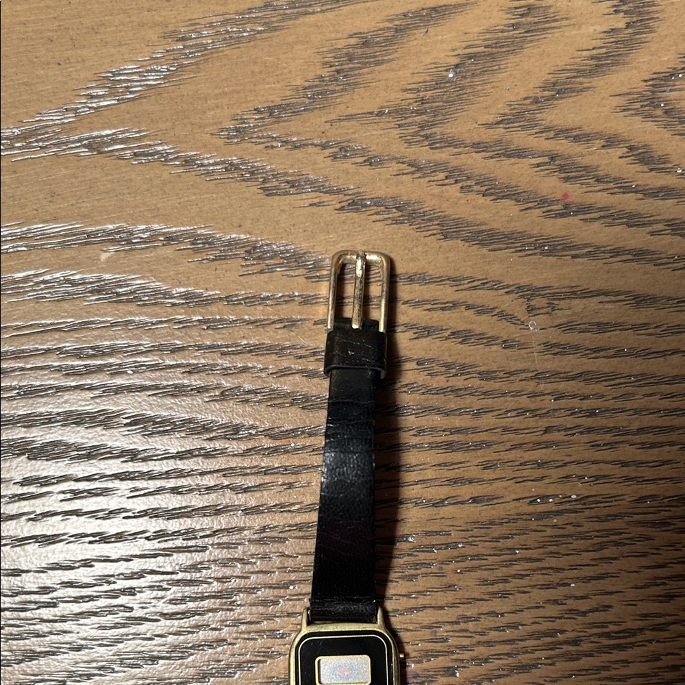 Vintage Members Only Digital Watch – WORKING – 1970s LCD Quartz – Gold Tone - Picture 13 of 14